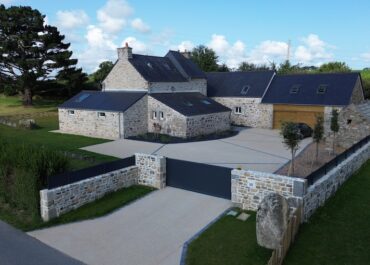 Allée en béton désactivé réalisée à Brest par Garden Concepts