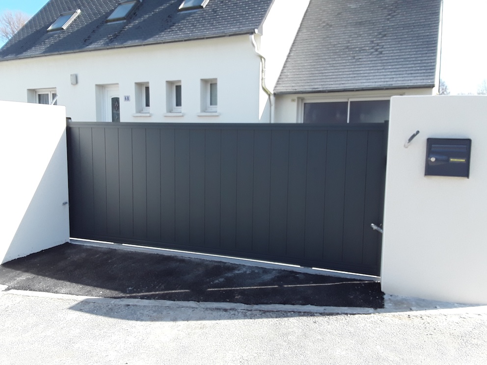 portail aluminium lames verticales