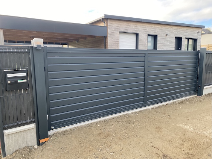 portail aluminium sur mesure villa