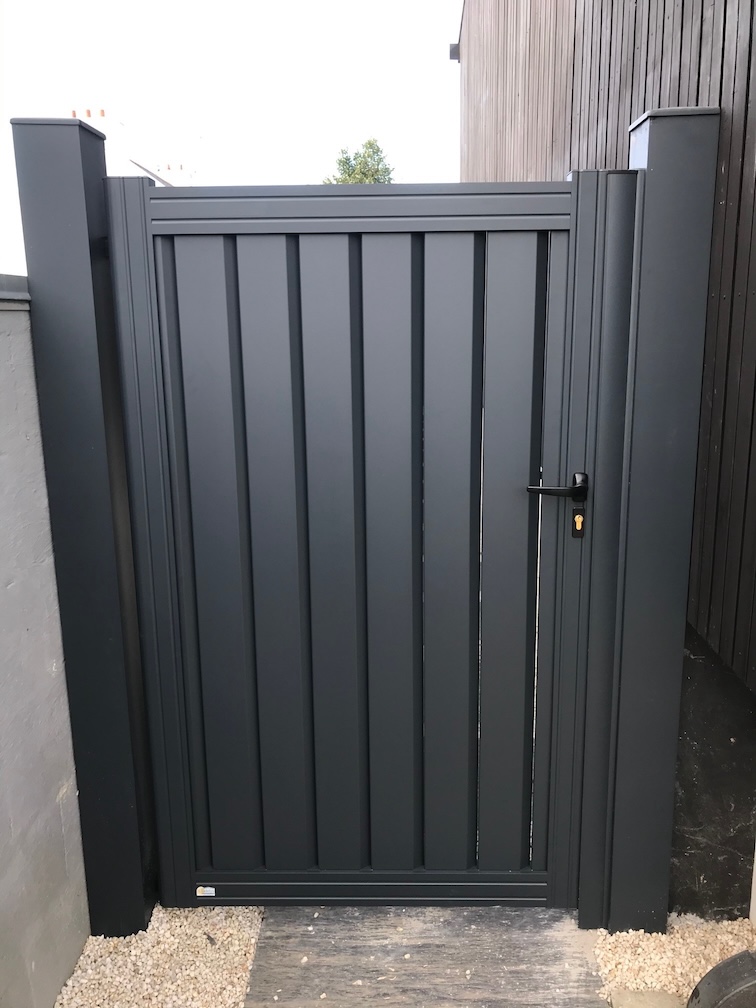 portillon aluminium plein sécurisé