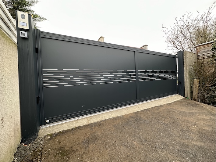 portail aluminium avec visiophone