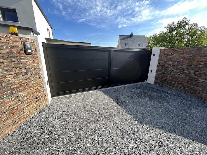 portail aluminium coulissant villa design