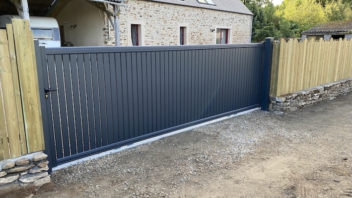 portail aluminium peint sur mesure