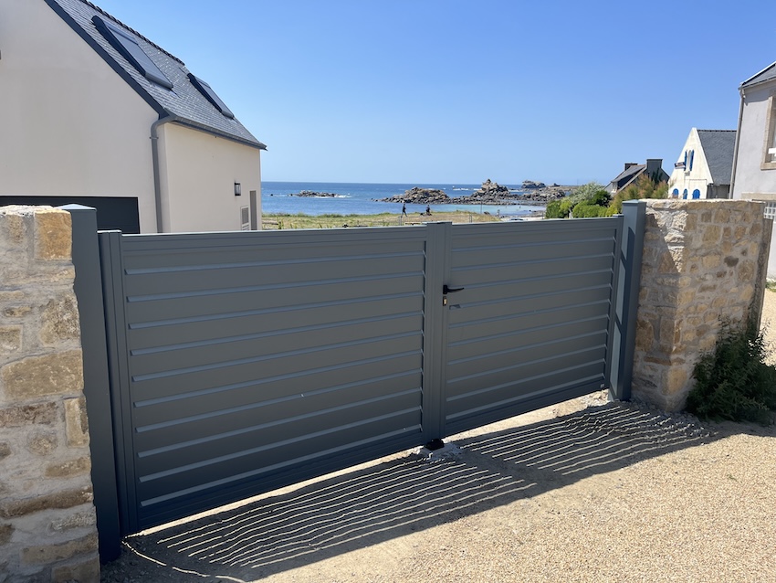 portail aluminium battant finition mate