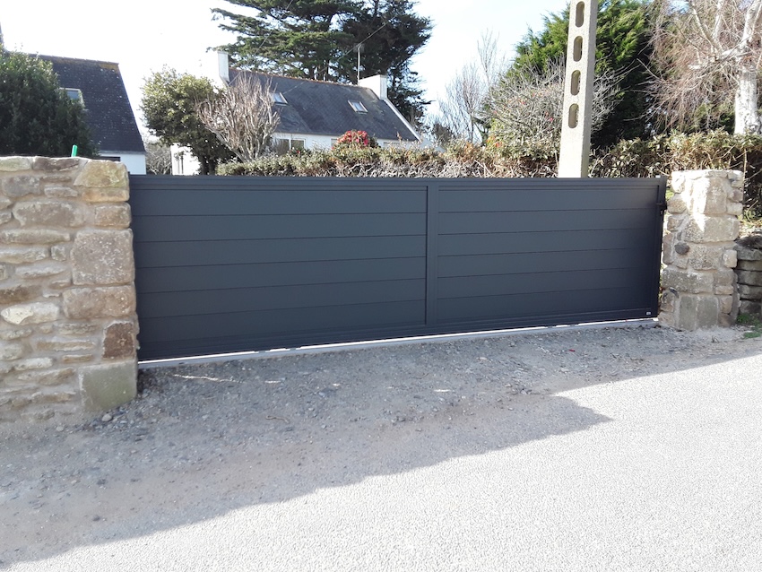 portail aluminium design minimaliste entrée