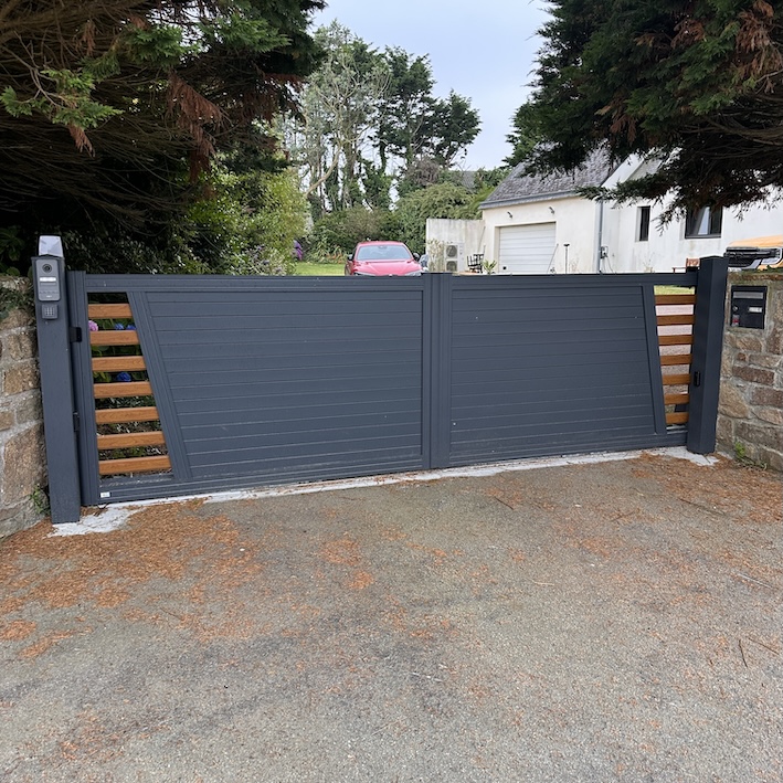 portail aluminium coulissant moderne