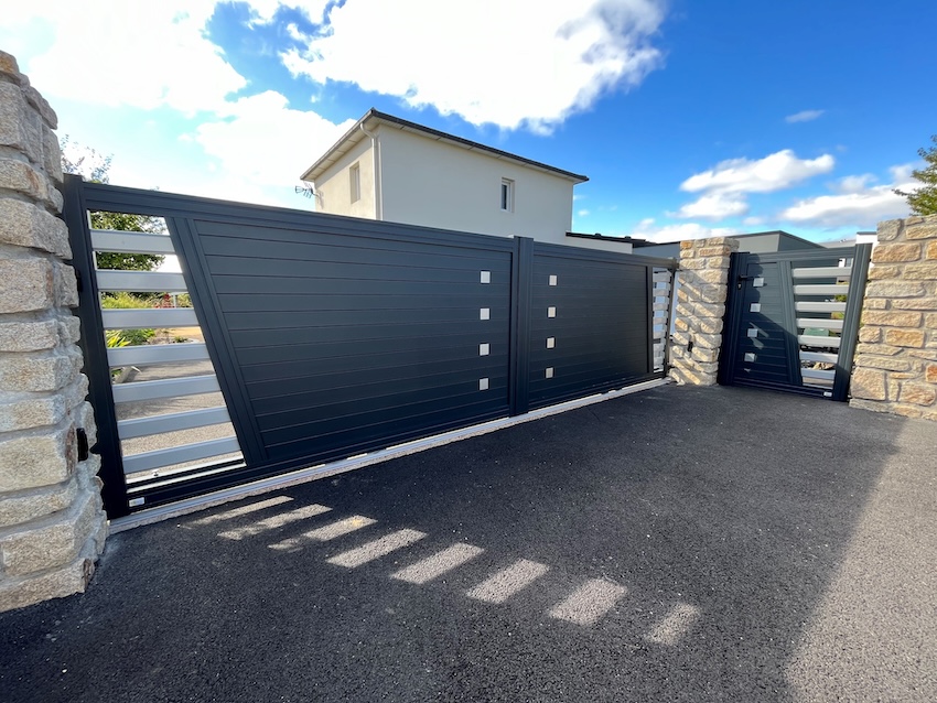 portail aluminium coulissant rail discret