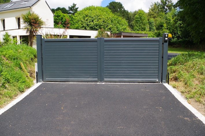 portail aluminium résistant corrosion intempéries