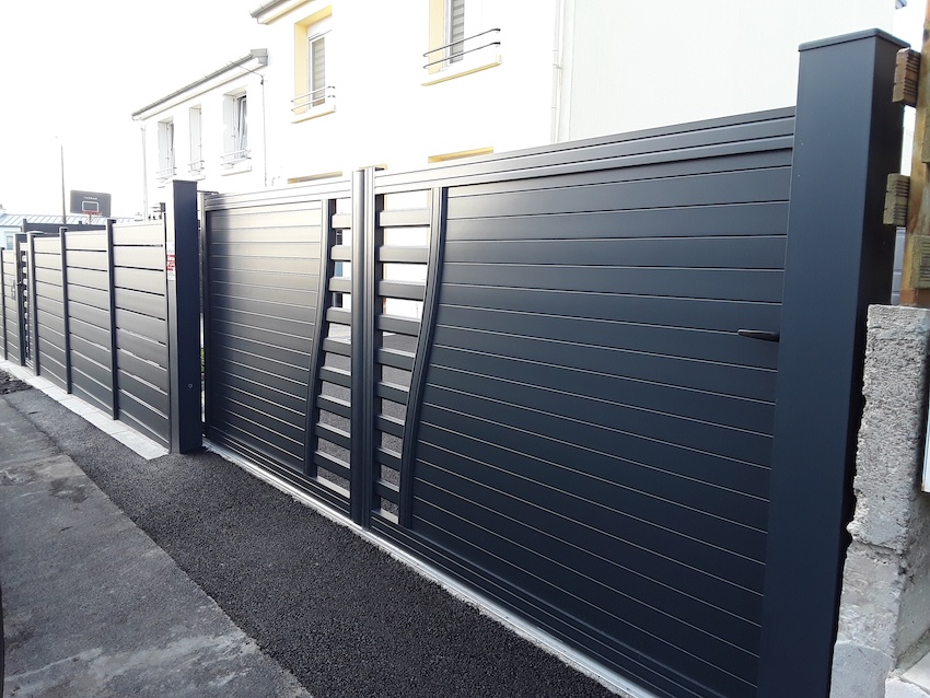portail aluminium sur mesure résidence moderne