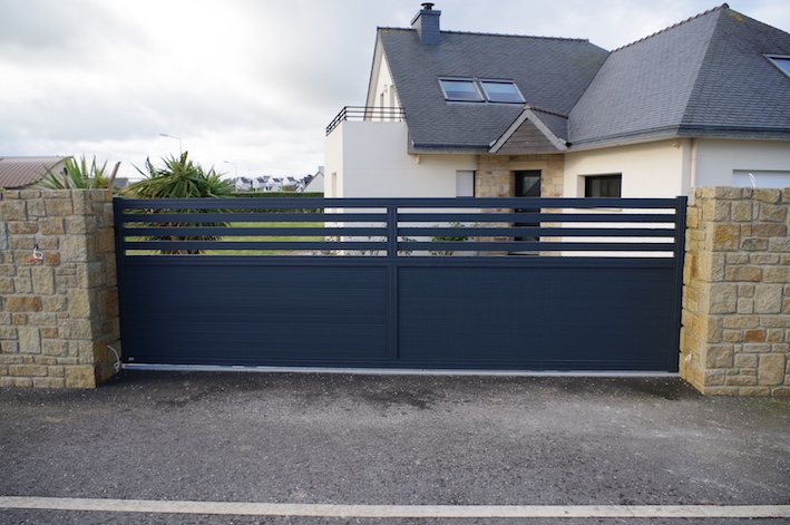 portail aluminium cadre renforcé sécurité