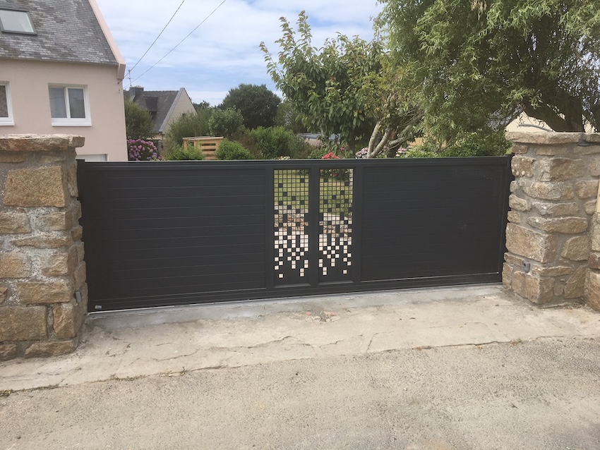 portail aluminium minimaliste lignes épurées