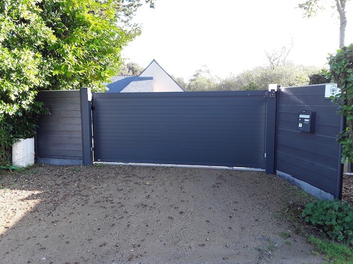 portail aluminium coulissant rail encastré