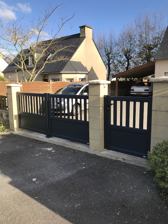 portail aluminium battant motorisé villa